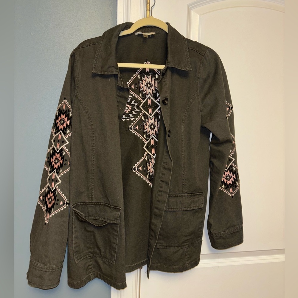 Women’s light jacket olive green with cute pattern